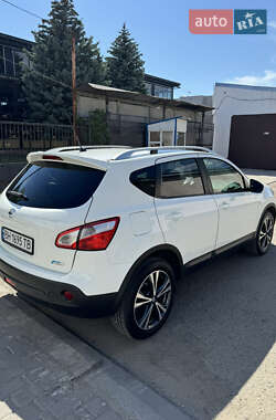 Внедорожник / Кроссовер Nissan Qashqai 2012 в 