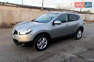 Позашляховик / Кросовер Nissan Qashqai 2013 в 