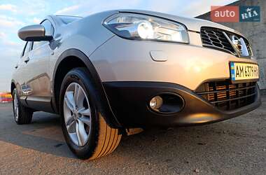 Позашляховик / Кросовер Nissan Qashqai 2013 в 