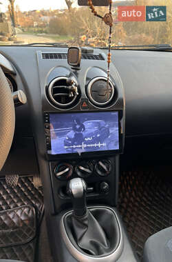Внедорожник / Кроссовер Nissan Qashqai 2012 в 