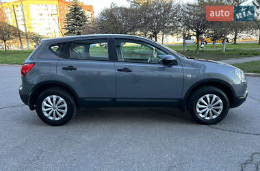 Позашляховик / Кросовер Nissan Qashqai 2010 в 