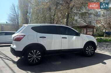 Внедорожник / Кроссовер Nissan Qashqai 2012 в 