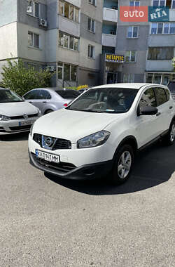 Позашляховик / Кросовер Nissan Qashqai 2012 в 