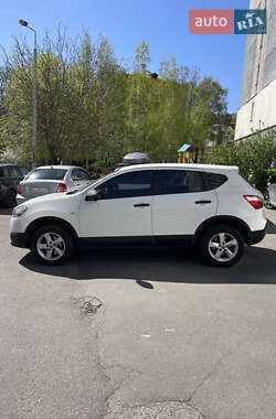 Позашляховик / Кросовер Nissan Qashqai 2012 в 