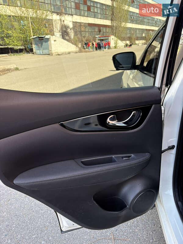 Внедорожник / Кроссовер Nissan Qashqai 2015 в Киеве