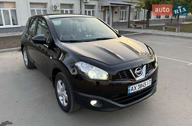 Внедорожник / Кроссовер Nissan Qashqai 2012 в 