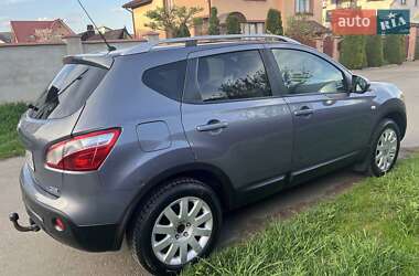Позашляховик / Кросовер Nissan Qashqai 2010 в 