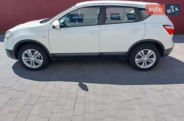 Позашляховик / Кросовер Nissan Qashqai 2013 в 