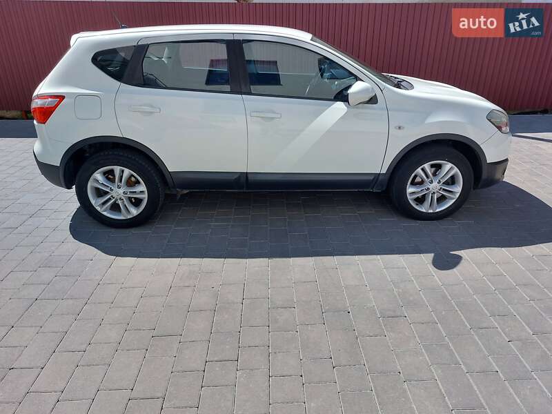 Позашляховик / Кросовер Nissan Qashqai 2013 в Ужгороді
