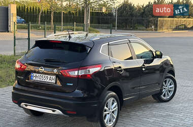 Позашляховик / Кросовер Nissan Qashqai 2015 в 