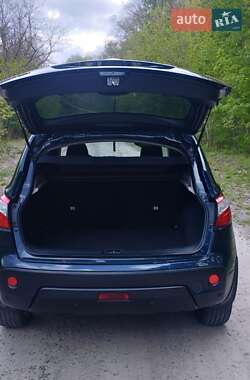 Внедорожник / Кроссовер Nissan Qashqai 2010 в 
