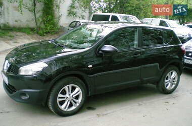 Внедорожник / Кроссовер Nissan Qashqai 2012 в 