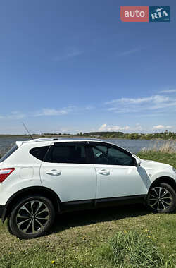 Внедорожник / Кроссовер Nissan Qashqai 2012 в 