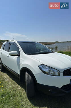 Внедорожник / Кроссовер Nissan Qashqai 2012 в 