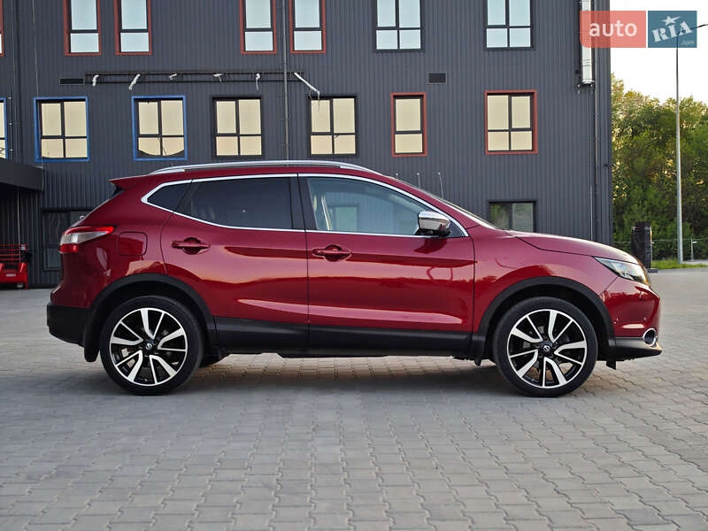 Позашляховик / Кросовер Nissan Qashqai 2016 в Дубні