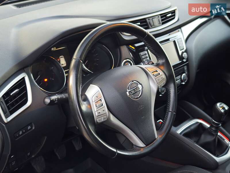 Позашляховик / Кросовер Nissan Qashqai 2016 в Дубні