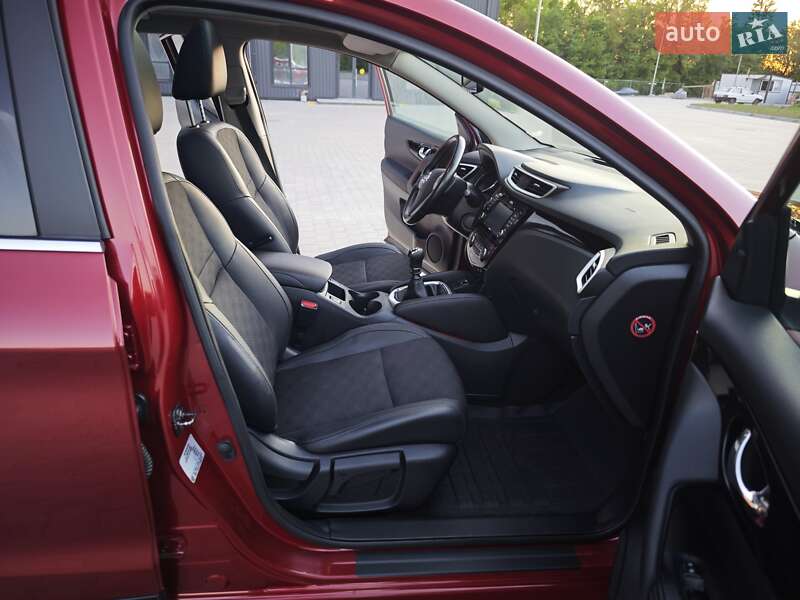Позашляховик / Кросовер Nissan Qashqai 2016 в Дубні