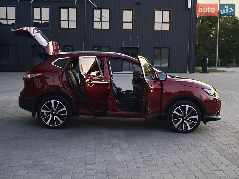 Позашляховик / Кросовер Nissan Qashqai 2016 в Дубні