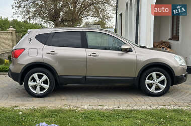 Позашляховик / Кросовер Nissan Qashqai 2010 в 