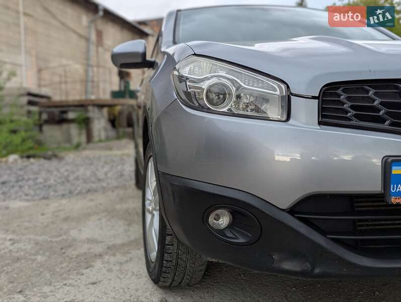 Позашляховик / Кросовер Nissan Qashqai 2010 в Івано-Франківську