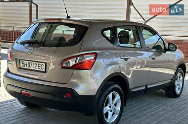 Позашляховик / Кросовер Nissan Qashqai 2011 в 