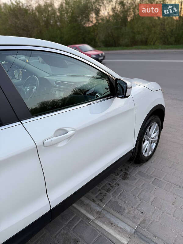 Внедорожник / Кроссовер Nissan Qashqai 2016 в Луцке