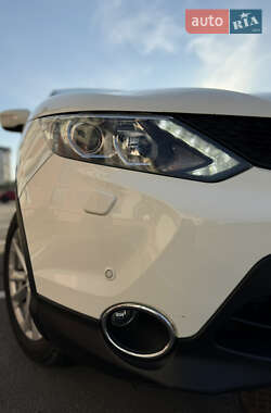 Внедорожник / Кроссовер Nissan Qashqai 2014 в 