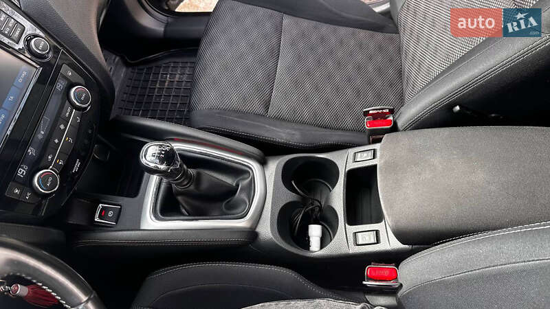 Внедорожник / Кроссовер Nissan Qashqai 2015 в Теофиполе