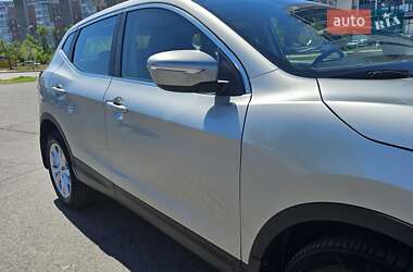 Внедорожник / Кроссовер Nissan Qashqai 2014 в 