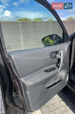 Внедорожник / Кроссовер Nissan Qashqai 2012 в 