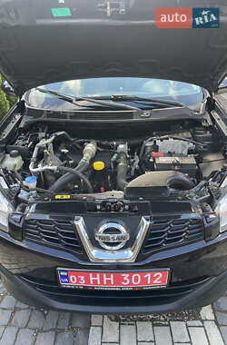 Внедорожник / Кроссовер Nissan Qashqai 2012 в 