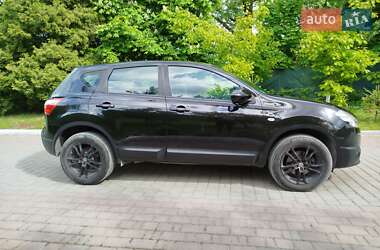 Внедорожник / Кроссовер Nissan Qashqai 2012 в 