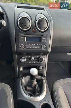 Позашляховик / Кросовер Nissan Qashqai 2013 в 