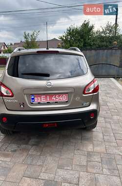 Внедорожник / Кроссовер Nissan Qashqai 2012 в 