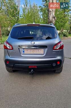 Внедорожник / Кроссовер Nissan Qashqai 2012 в 