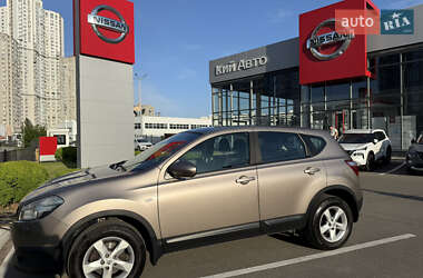 Внедорожник / Кроссовер Nissan Qashqai 2013 в 