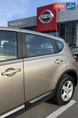 Внедорожник / Кроссовер Nissan Qashqai 2013 в 