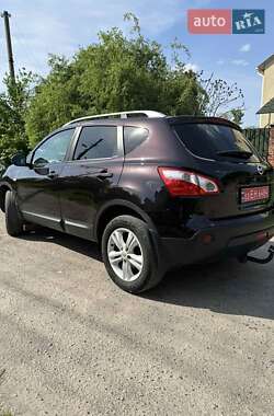 Внедорожник / Кроссовер Nissan Qashqai 2011 в 