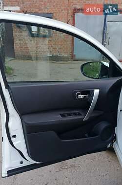 Позашляховик / Кросовер Nissan Qashqai 2009 в 