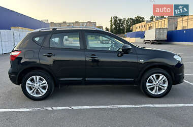 Позашляховик / Кросовер Nissan Qashqai 2013 в 