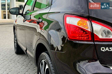 Внедорожник / Кроссовер Nissan Qashqai 2012 в 