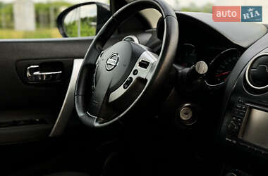 Внедорожник / Кроссовер Nissan Qashqai 2012 в 