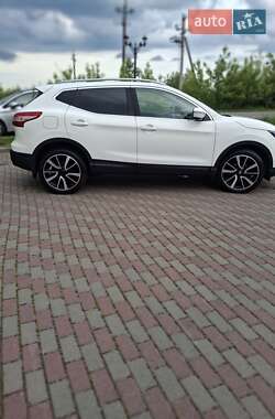 Внедорожник / Кроссовер Nissan Qashqai 2014 в 