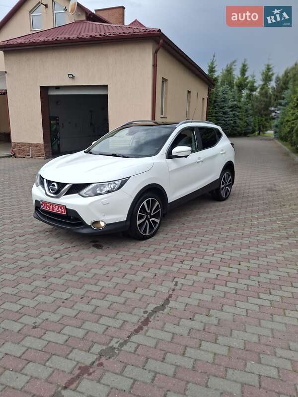 Внедорожник / Кроссовер Nissan Qashqai 2014 в 