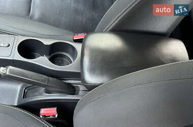Внедорожник / Кроссовер Nissan Qashqai 2011 в 