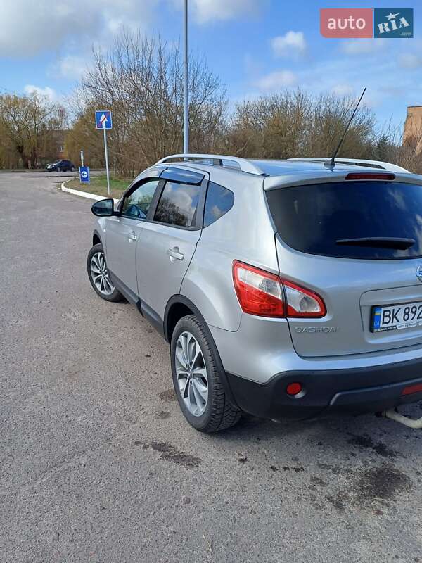 Внедорожник / Кроссовер Nissan Qashqai 2010 в 