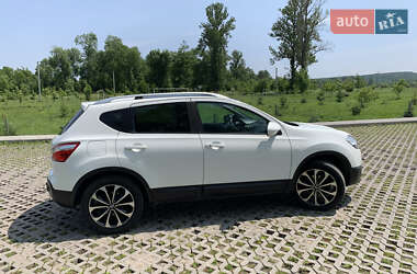 Внедорожник / Кроссовер Nissan Qashqai 2012 в 