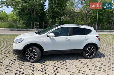 Внедорожник / Кроссовер Nissan Qashqai 2012 в 