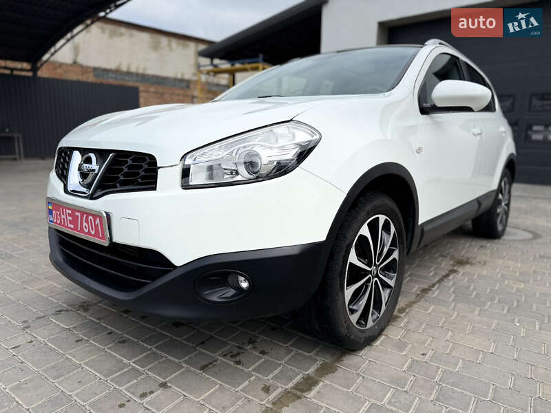 Позашляховик / Кросовер Nissan Qashqai 2011 в Звенигородці