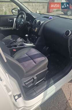 Внедорожник / Кроссовер Nissan Qashqai 2012 в 